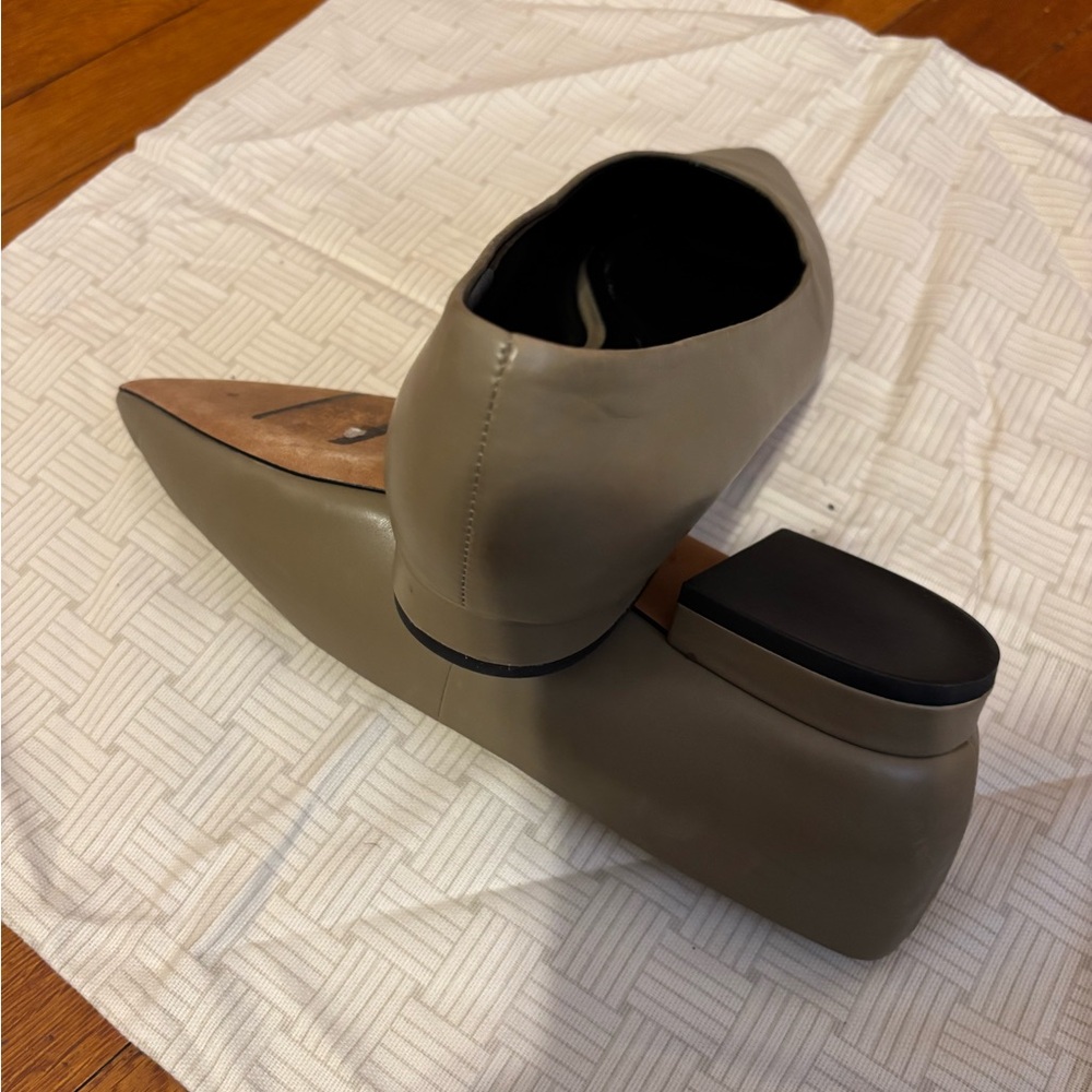 VINCE Women's Pointed Toe Slip-On Flats - Taupe - Picture 4 of 5